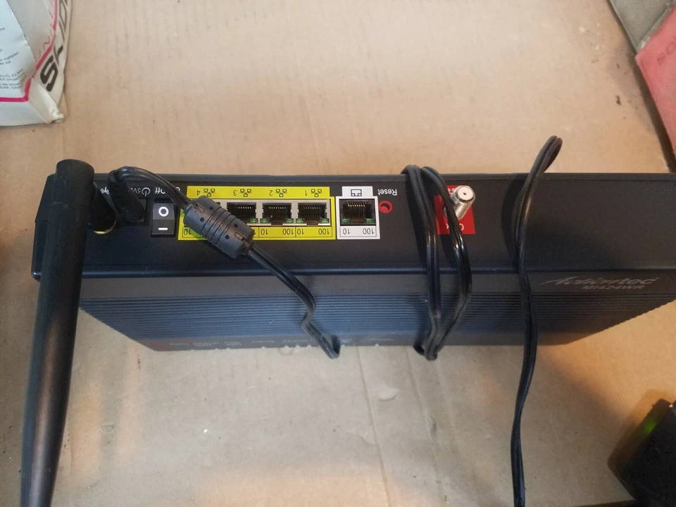 Actiontec MI424WR 300 Mbps 4-Port 10/100 Wireless G Router & power supply - Image 3 of 3