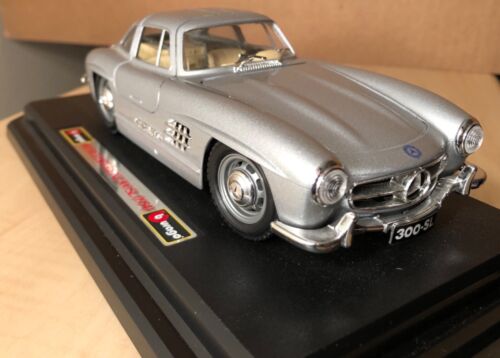 1954 Mercedes Benz 300 SL 1/24 Bburago Silver New Out of Box With Stand  Italy
