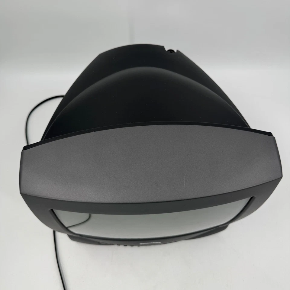 Daewoo DTQ-13V1FC 13" CRT TV Retro Gaming Television Video Audio w/ Remote - Image 4 of 4