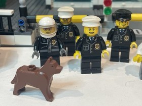 Lego 7744 City: Police Headquarters 95% Complete Minifigures Manuals