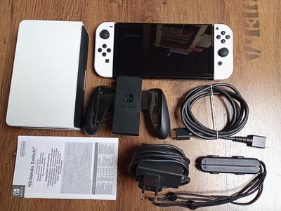 Nintendo Switch OLED Konsole weiß inkl. 256GB SD-Karte DISPLAY MIT KRATZER