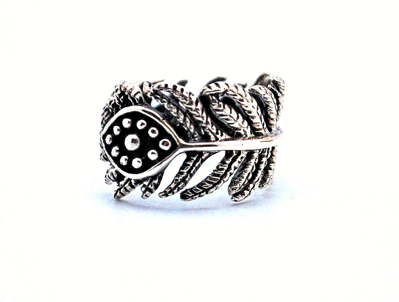 Gorgeous 925 Silver "Evil Eye" Leaf Ring size 6