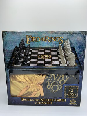 the Lord of Rings battle for middle-earth chess set