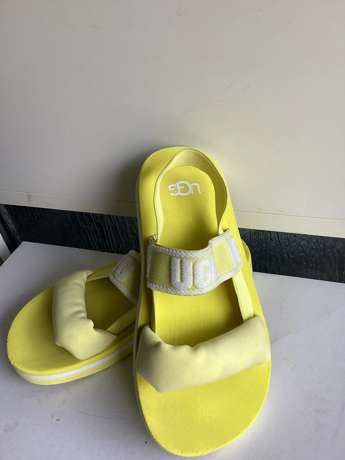 Sandali imbracatura Ugg per bambini giallo polline Zuma taglia 1