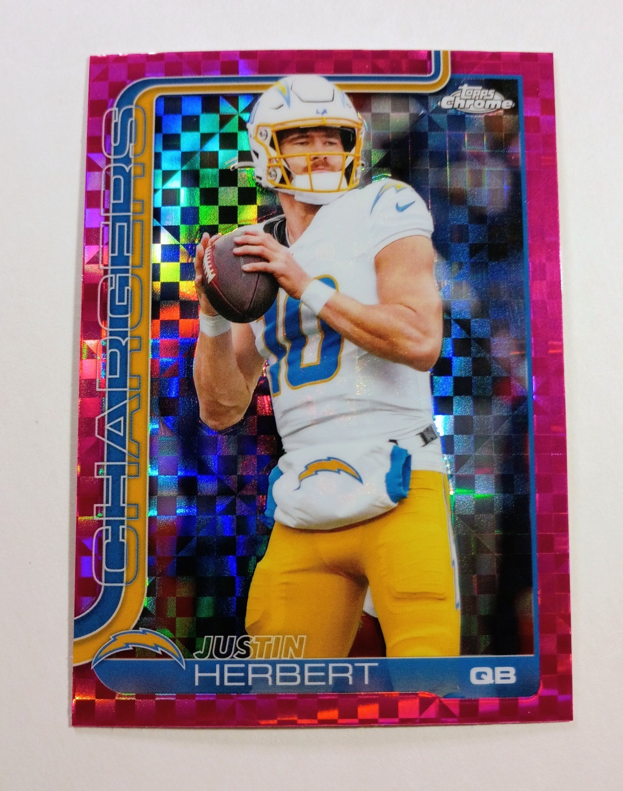 2025 TOPPS CHROME JUSTIN HERBERT PINK X-FRACTOR #158 LOS ANGELES CHARGERS