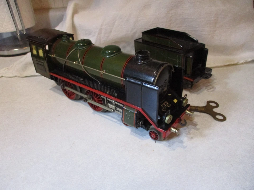 Marklin olive green E-920 clockwork loco,tender car O gauge, super nice original - Image 2 of 3