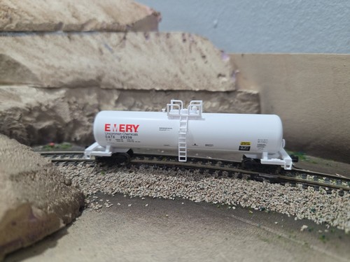 CARRO CISTERNA ATHEARN ESCALA N GATX (EMERY) ATH 13713 RD# 29338 | Condition: New