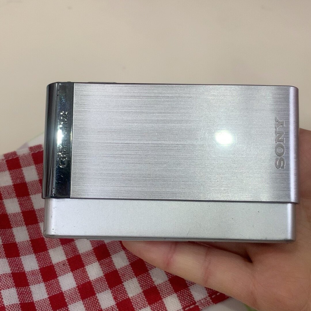 95.Cyber-shot　dsc t90 Sony Cyber-shot DSC-T90 Digital Camera 12.1 MP 4x Optical Zoom CCD