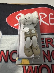 Kaws Holiday Taipei | eBay Kaws Holiday Taipei | eBay