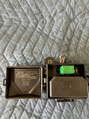 01-03 Lexus Ls430 Trac/Abs Fuse Box Assembly OEM Used Good Condition