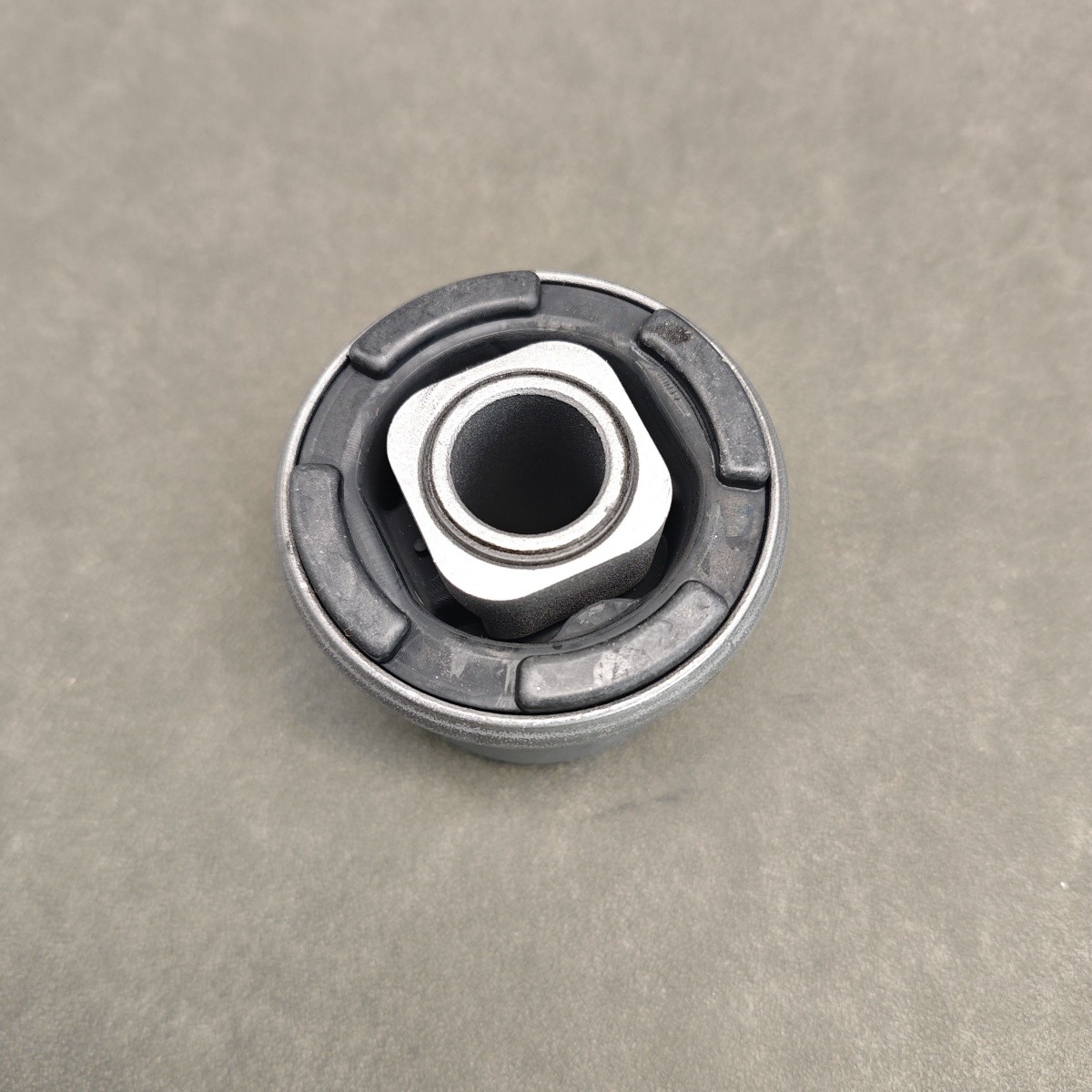 Front Lower Control Arm Bushing for Bentley Arnage PD30984PA PD30985PA PD24464PB