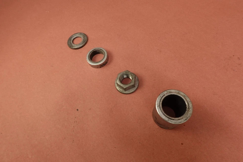 Harley-Davidson Dyna Street Bob 2007-2011 espaciador de montaje y tuerca FXDBI Foto 2 de 4