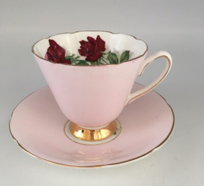 Vintage alte Royal Porzellan Tasse und Untertasse rosa mit Rosenaufsteller