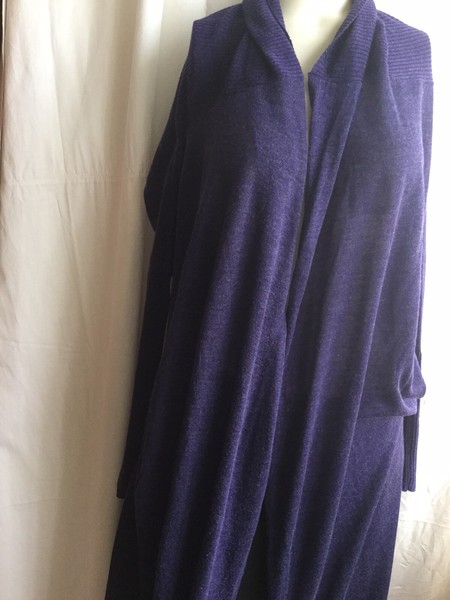 Chaqueta Morada.  Muy Larga.    Punto