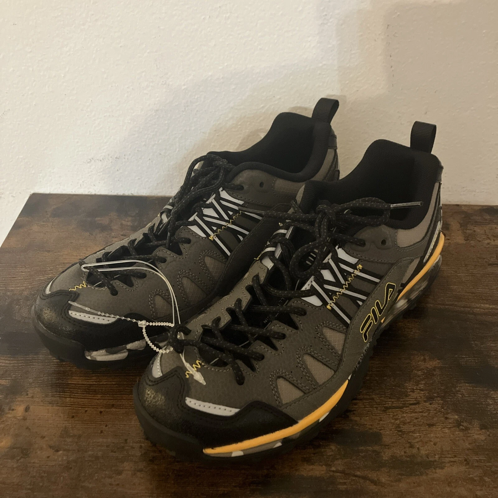 Fila Vitality 21 Trail Running wnut/mbrn/blk All terrain Sneaker Mens 8/ NWOT