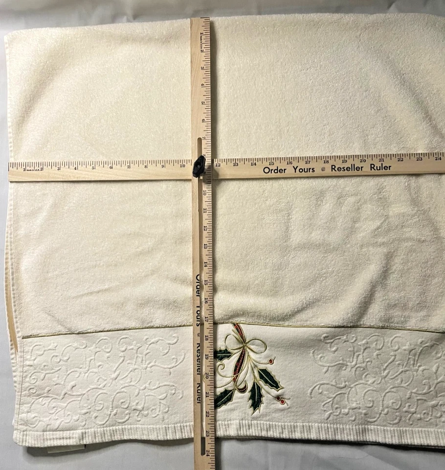 Juego de toallas Lenox cinta y acebo 5 piezas 2 baños 2 manos 1 dedo marfil Navidad Foto 3 de 4