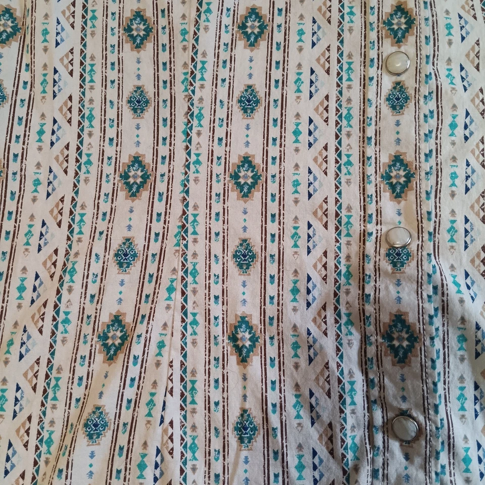 Panhandle women M short sleeve western pearl snap , Aztec, southwestern country - Image 3 of 4