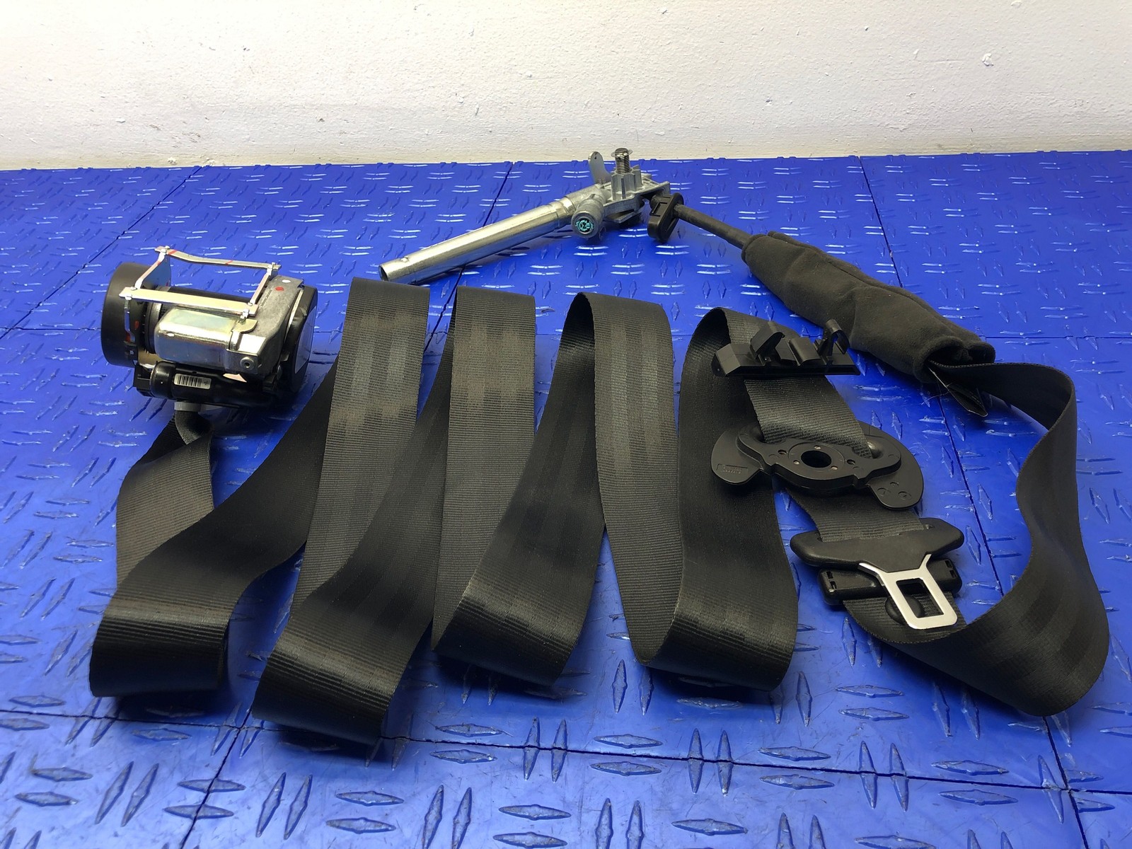 2013-2021 MASERATI QUATTROPORT M156 FRONT RIGHT SEAT BELT RETRACTOR W/TENSIONER