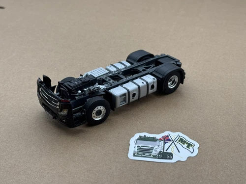 WSI Models | STK57 4x2 Chassis 1:50 Scale Code 3 - Picture 1 of 3
