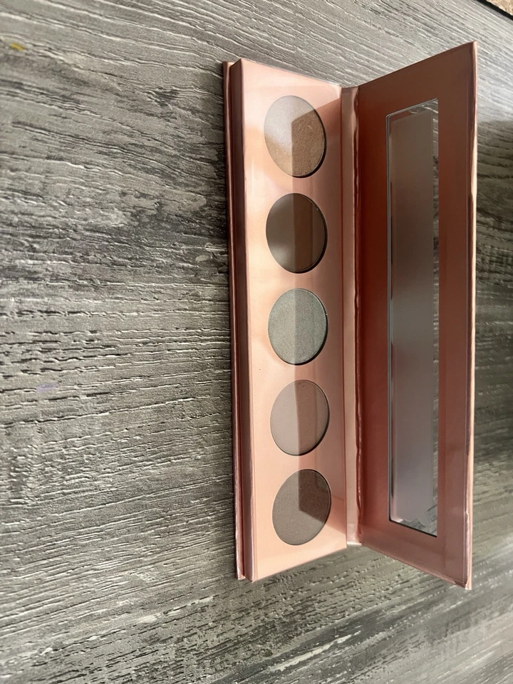 Paleta de sombras de arena rosa Merle Norman sombra suave al tacto nueva sellada Foto 3 de 4