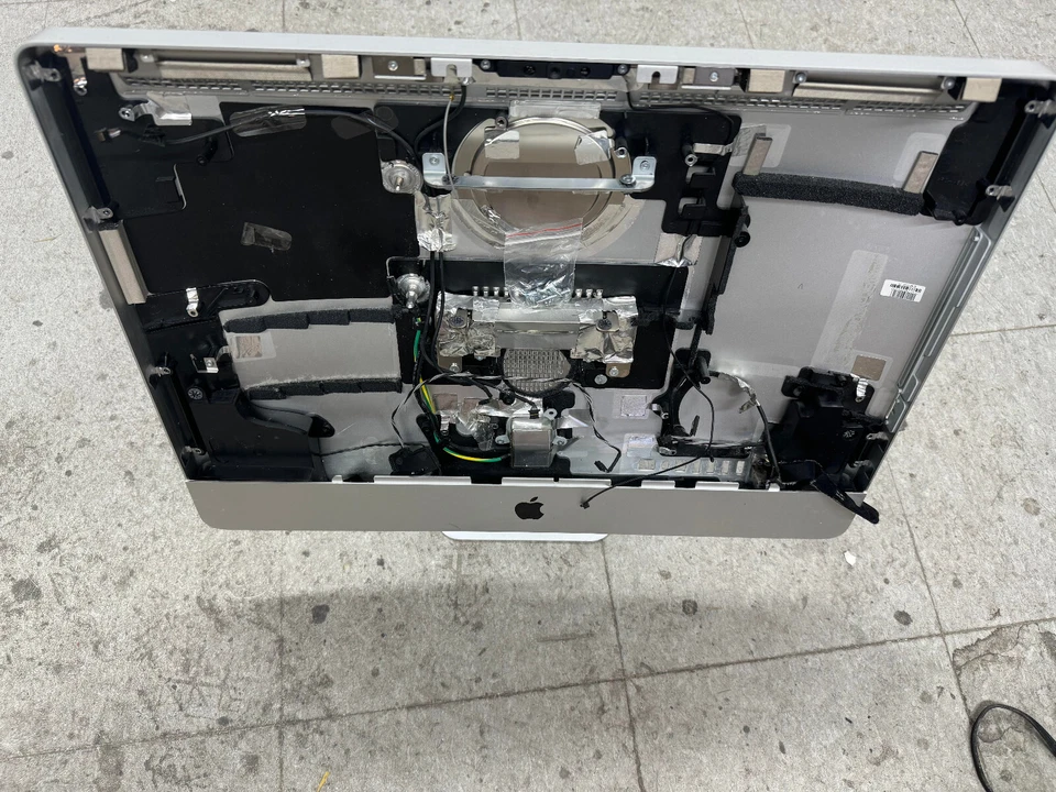 2010 Apple iMac A1311 21.5" Housing With Stand and what you see in pictures - Image 4 of 4