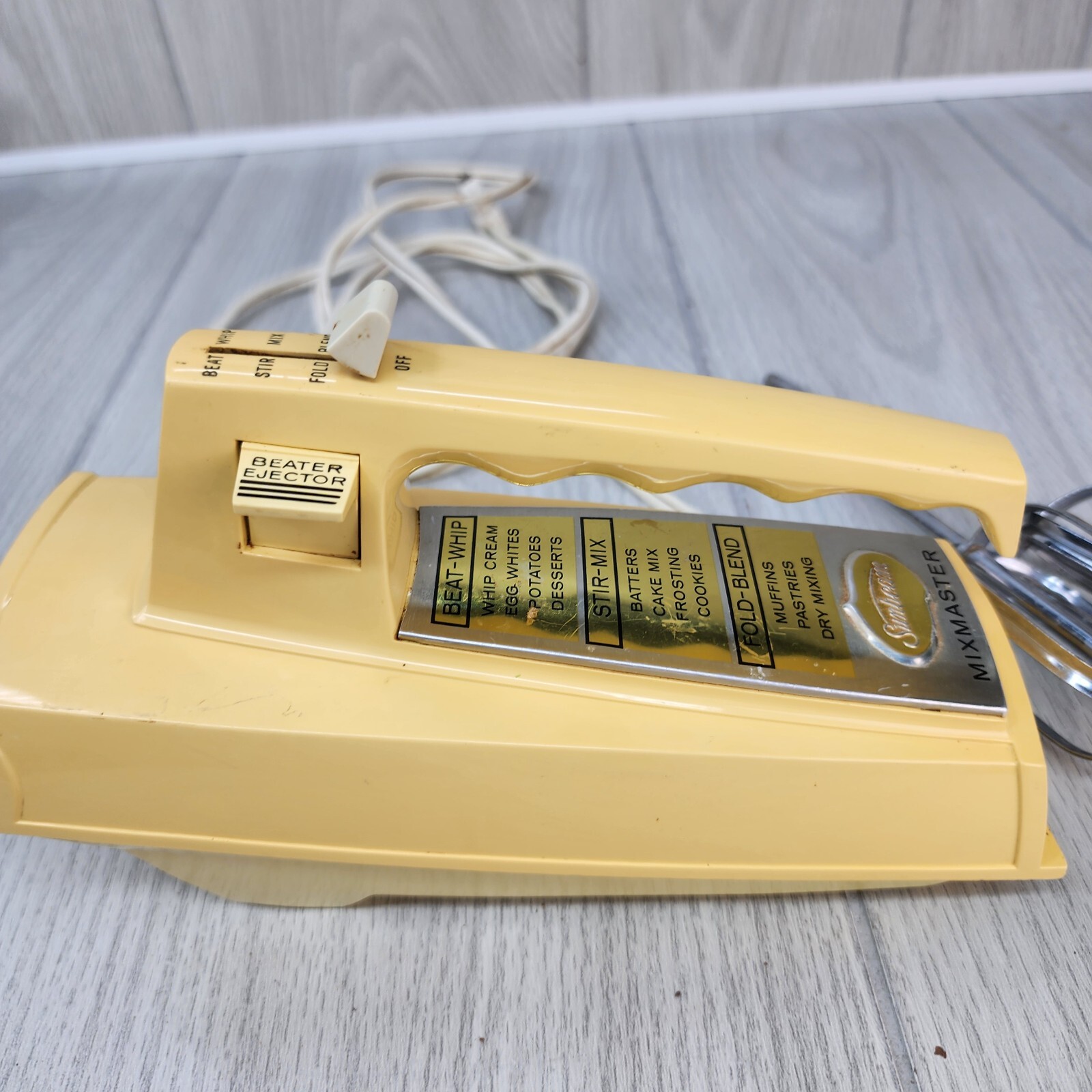 Vtg 1960s–70s Sunbeam Mixmaster Hand Held Mixer Yellow Model HMO-1 Tested Works