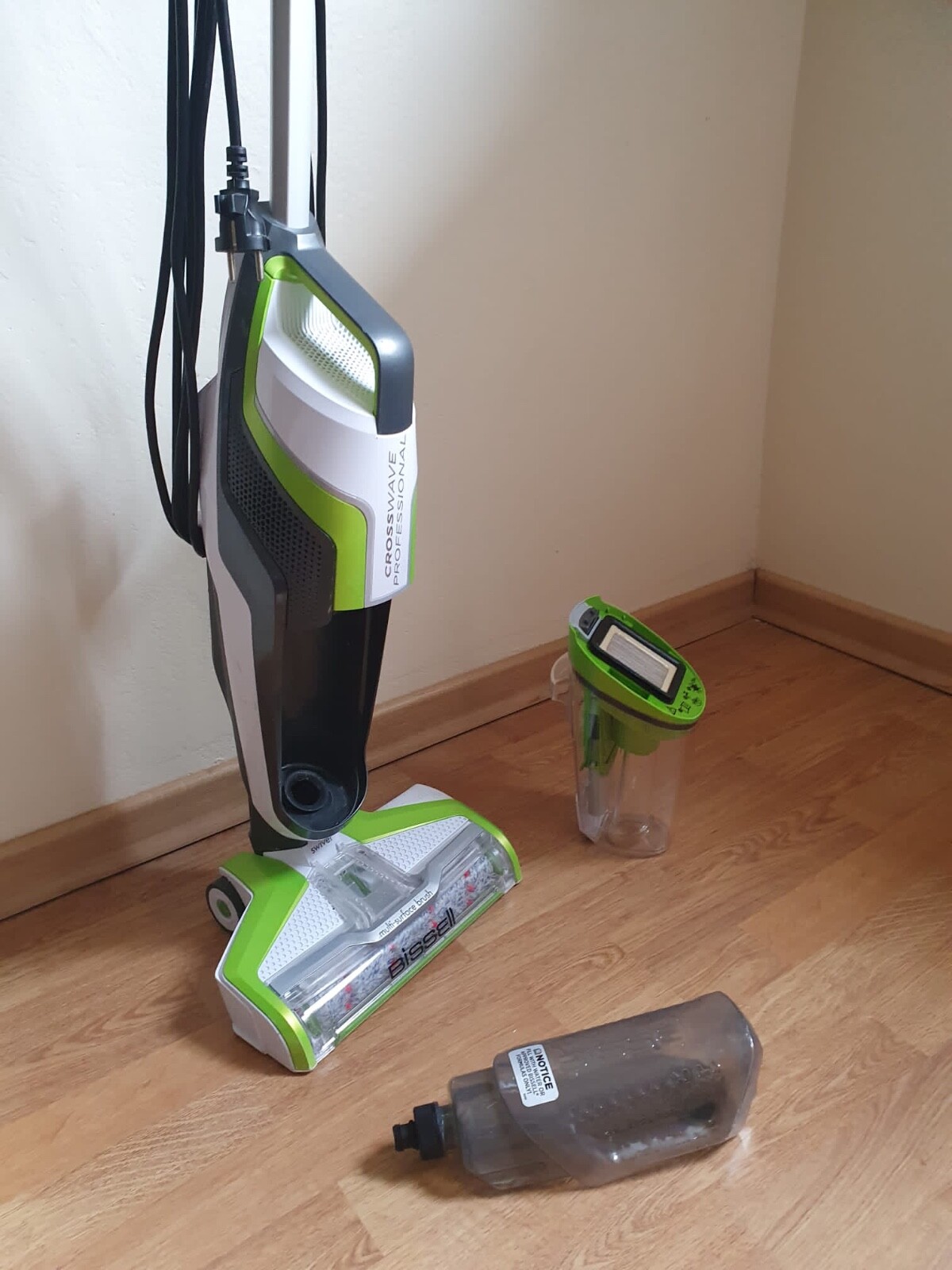 Aspirateur serpillière Bissell avec rouleau rotatif multifonction et technologie hydromécanique