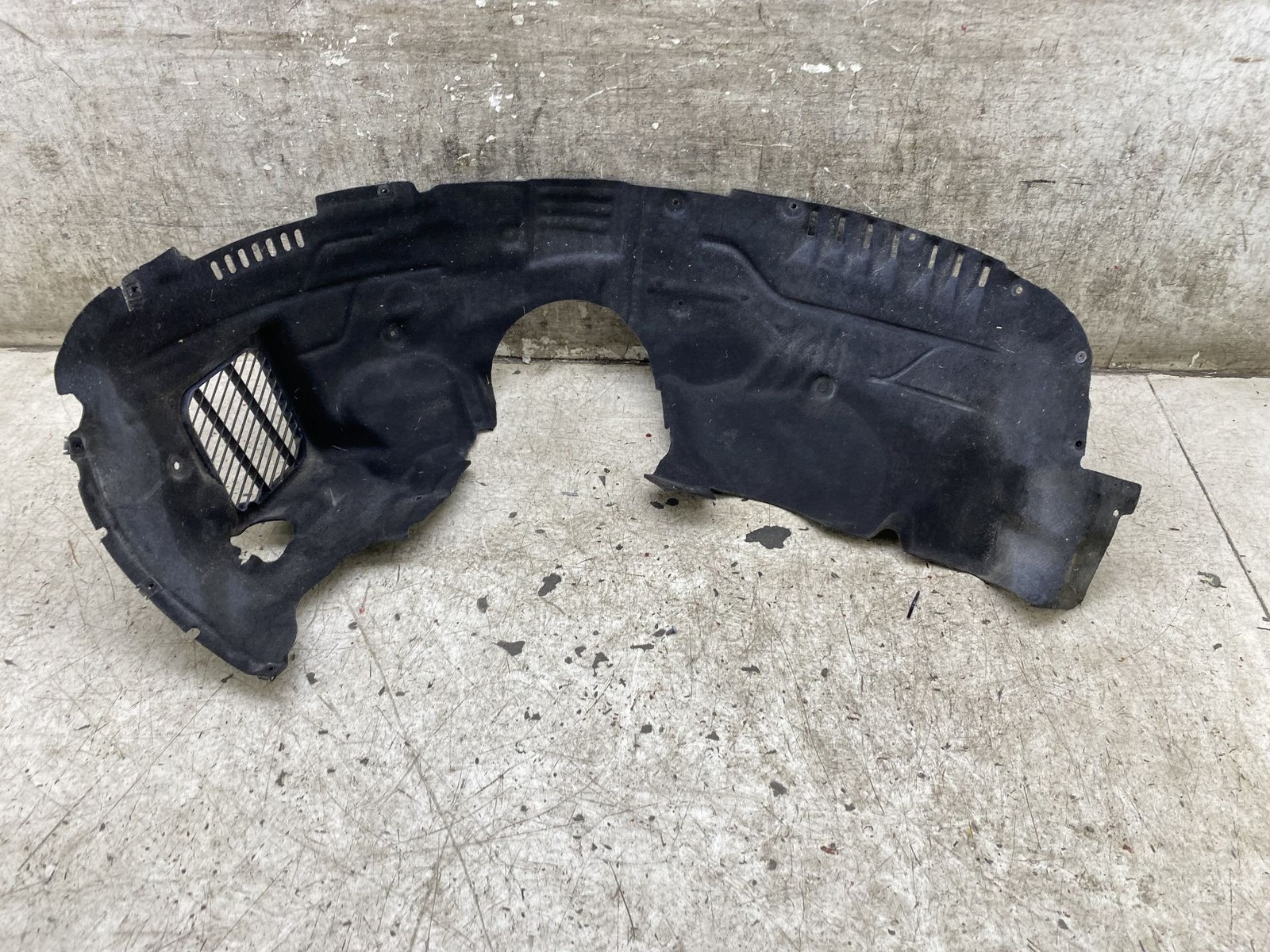 2020-2025 ASTON MARTIN DBX FRONT LEFT INNER FENDER LINER TRIM MY83-166563-AC