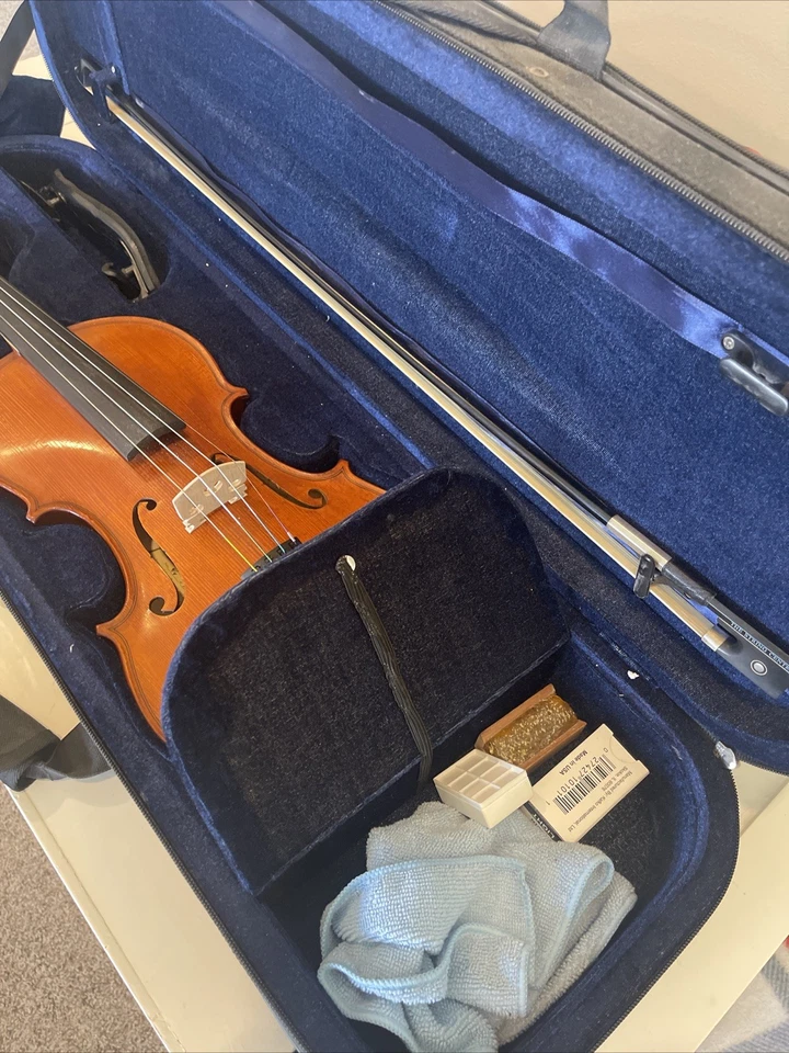 Used Violin Case 4/4 Hard Shell with Velvet and Soft Blue Interior - Image 3 of 4