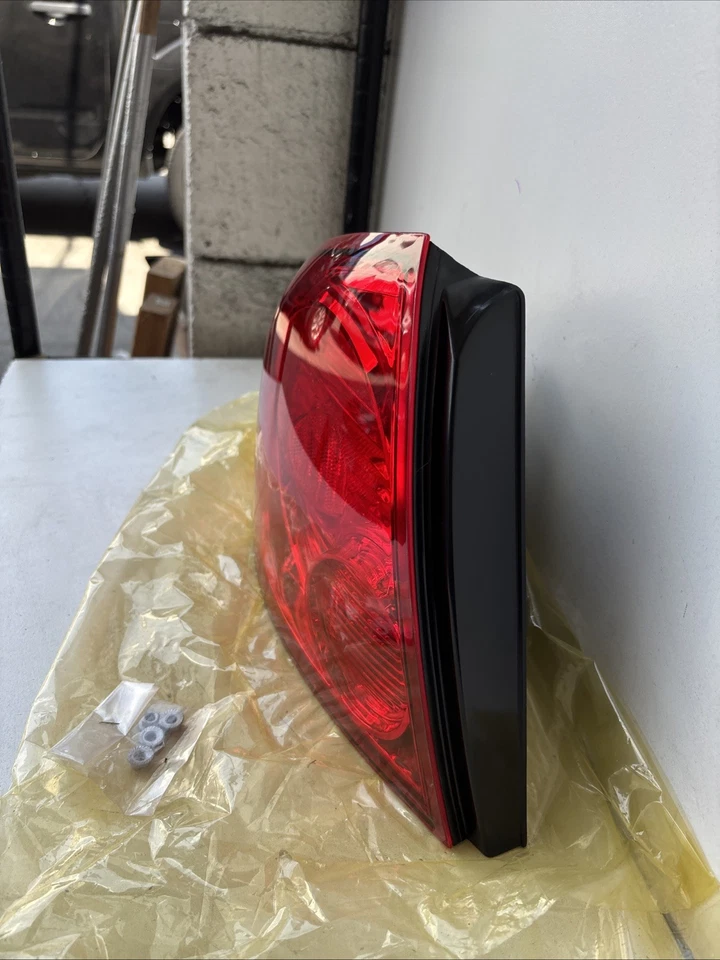 Luz trasera izquierda conductor Nissan Sentra 2004-2006 recambio nueva Foto 3 de 4