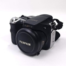 Fujifilm FinePix S8100fd 10.0MP Digital Camera
