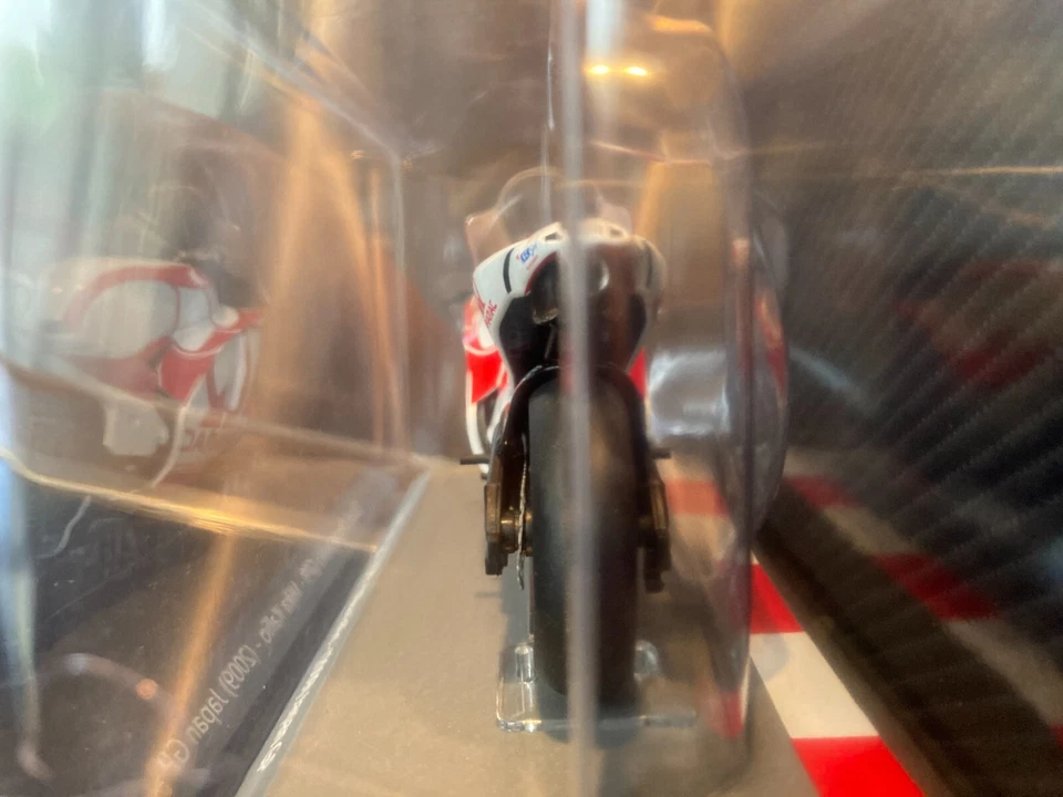 DUCATI DESMOSEDICI GP9 MIKA KALLIO JAPAN GP 2009 SCALE 1/18 ALTAYA - Photo 4/4