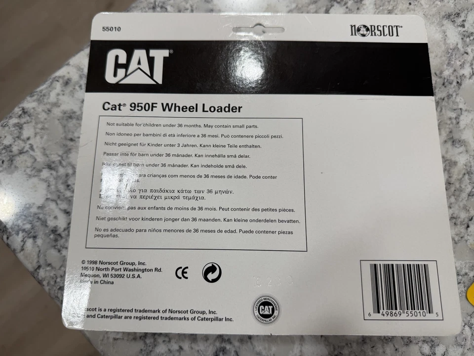 1990's Norscot CAT Caterpillar 950F Wheel Loader 1:64 Scale Diecast - Image 3 of 3