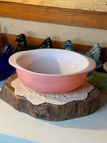 Vintage Pyrex Pink 1 1/2 Quart Round Casserole Dish