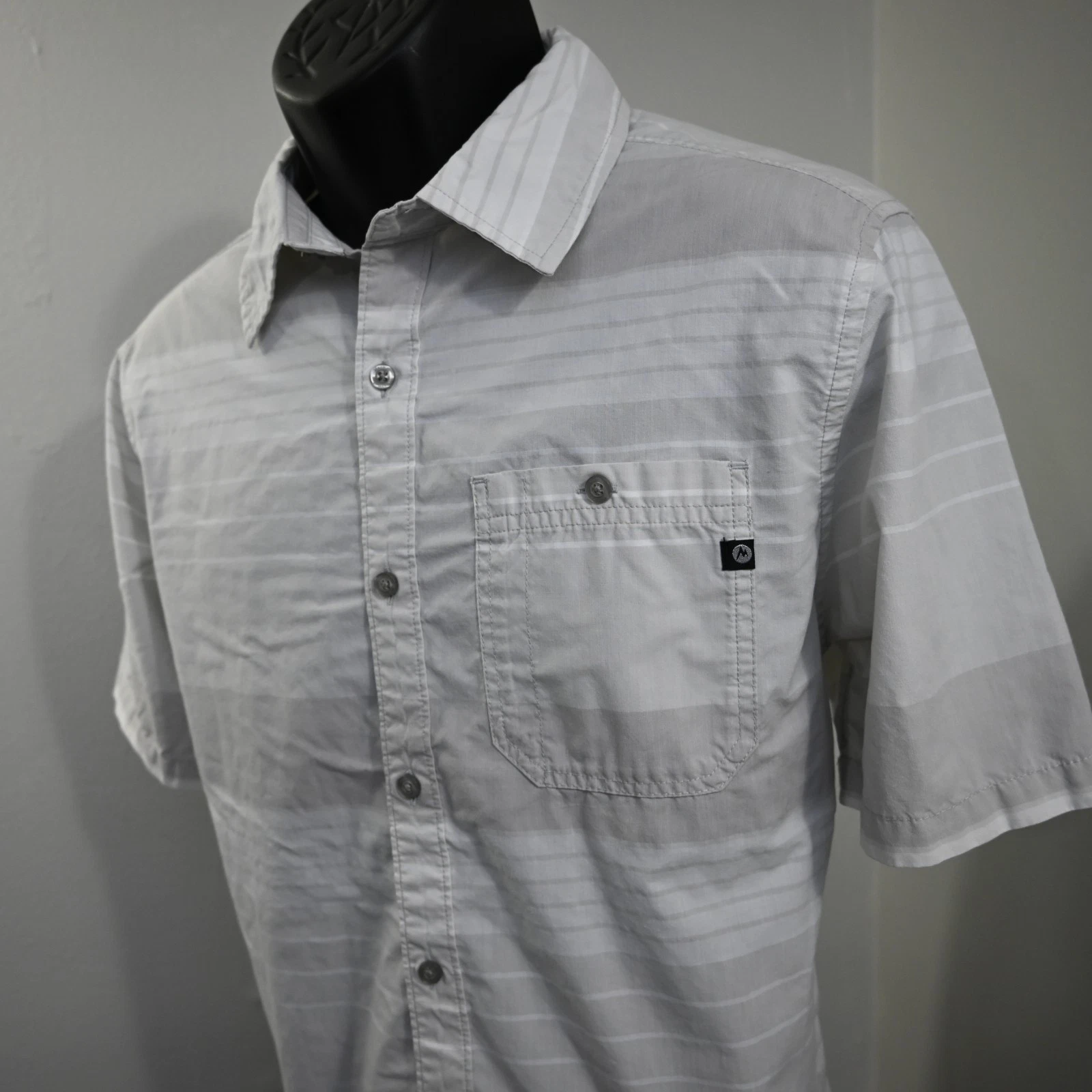 Marmot Hiking Button Up Shirt Gray Striped Short Sleeve Mens Size Medium