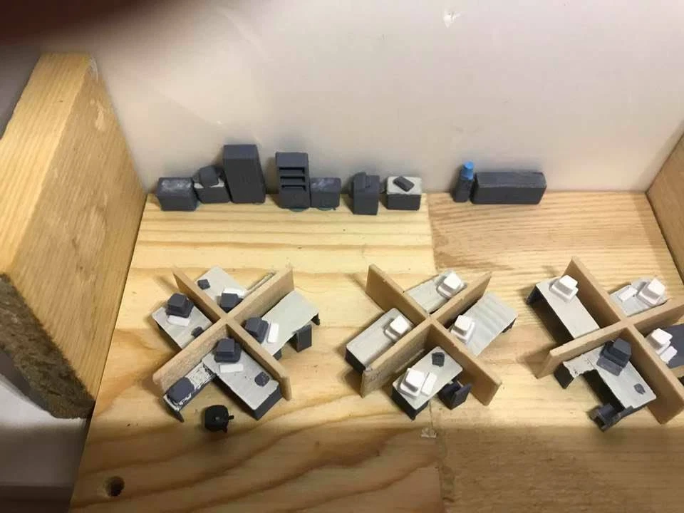 Ho 1/87 Scale Big Office Work Station Furniture Set - Image 2 of 4