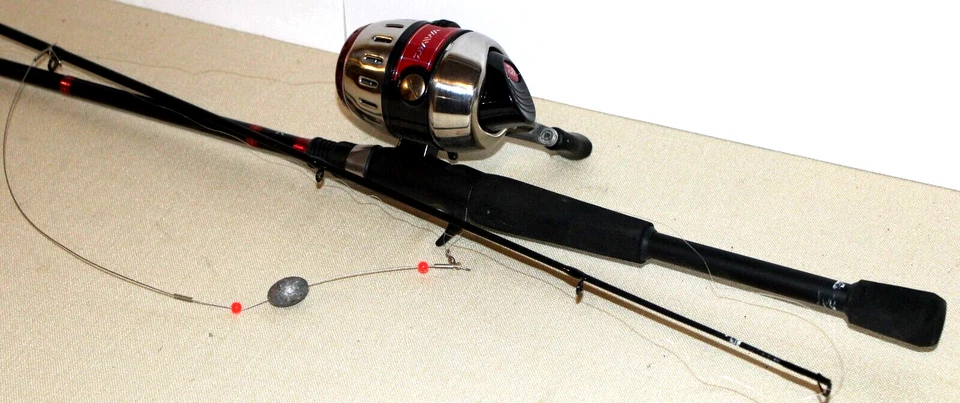 Combo de varilla/carrete Daiwa Turbo Spincast de agua dulce 7' relación de engranaje de carrete de varilla 5,5:1 en muy buena condición Foto 3 de 4