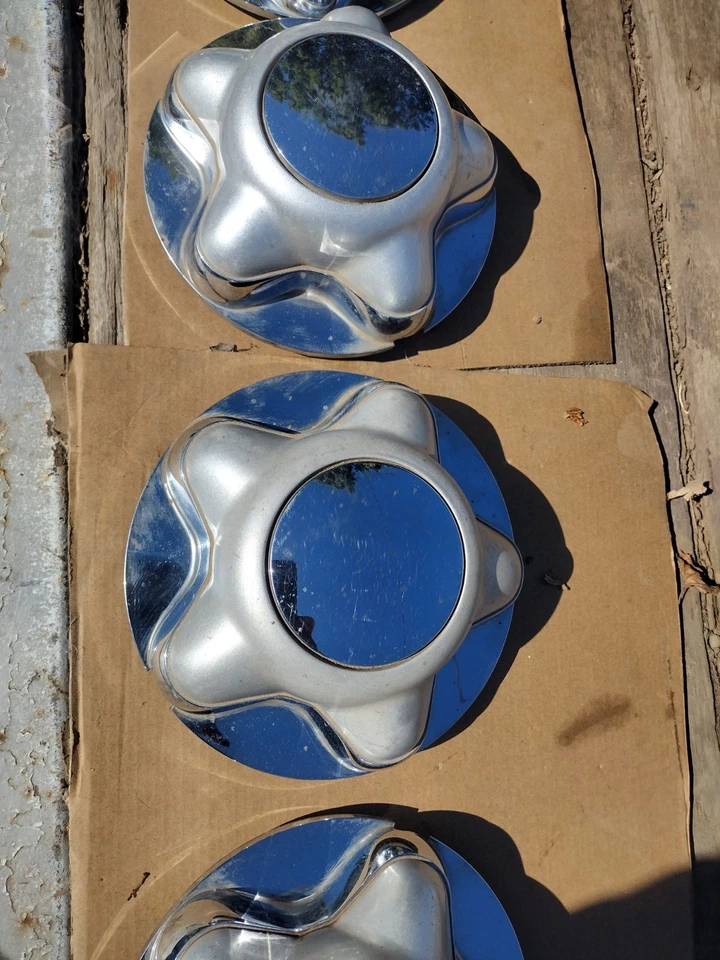 Tapas centrales Ford Expedition 1996-1998 o Ford F-150 Foto 3 de 4