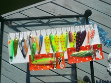 LOT OF 22 SALMON SPOONS AROUND 4" ,ONE RED WHITE & BLUE USA SPOON 3 GLOW IN DARK