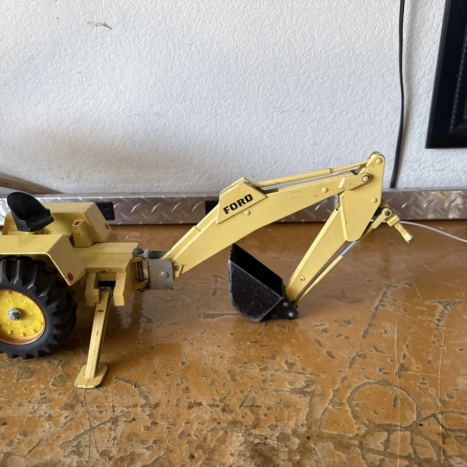 ERTL Vintage 1/22 Scale Diecast Ford 7500 Backhoe Loader Tractor Excavator - Image 3 of 4