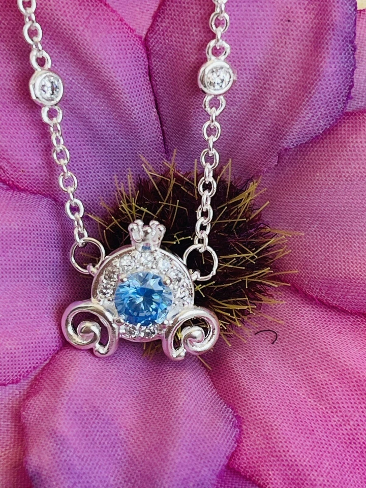 Collana Carrozza Di Cenerentola In argento E Metallo Con Cristalli blu - Immagine 3 di 4