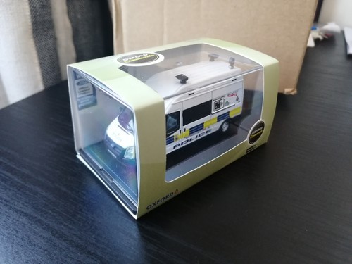 Oxford Diecast 76FT023 Ford Transit SWB Low Roof Network - Hattons - View #10