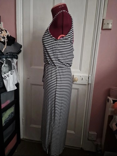 Next beachwear Long dress Size 8 Black and whiteStrechy Worn once - Picture 3 of 7