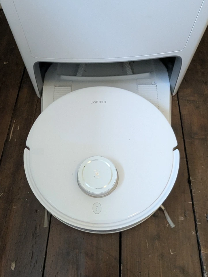 ECOVACS DEEBOT X1 e OMNI Robot Vacuum Cleaner, Auto Mop Washing/Hot Air Drying - Image 4 of 4