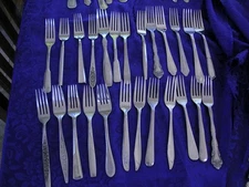 #BH LOT Of 25 MIXED PATTERNS OF STAINLESS FLATWARE ALL DINNER FORKS NICE QUALITY
