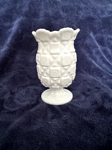 Vintage Westmoreland Old Quilt Pattern White Milk Glass Celery Vase
