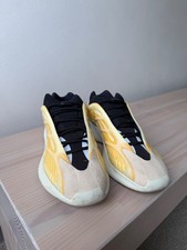 SALE! UK 11.5 Limited Edition! (2022) YEEZY 700 V3 Mono Safflower