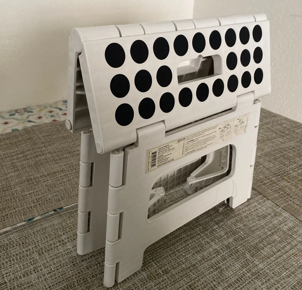 Kikkerland Rhino II Folding Stool White ZZ12-BK - Image 4 of 4