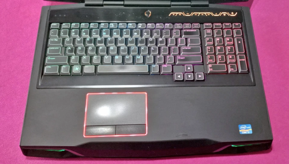 Portátil Dell Alienware M17X R4 I7-3720qm 2.6-4.1Ghz 24GB 1TB SSD NVIDIA "P5000" Foto 3 de 4