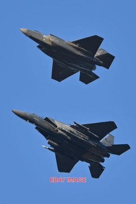 FOTO FLUGZEUG F-35A UND F-15E FORMATION. RAF LAKENHEATH 13-1-2022 A NICE MIX